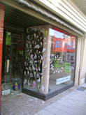 Peintures sur vitrine